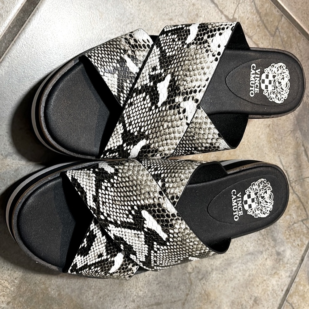 Vince Camuto Sliders